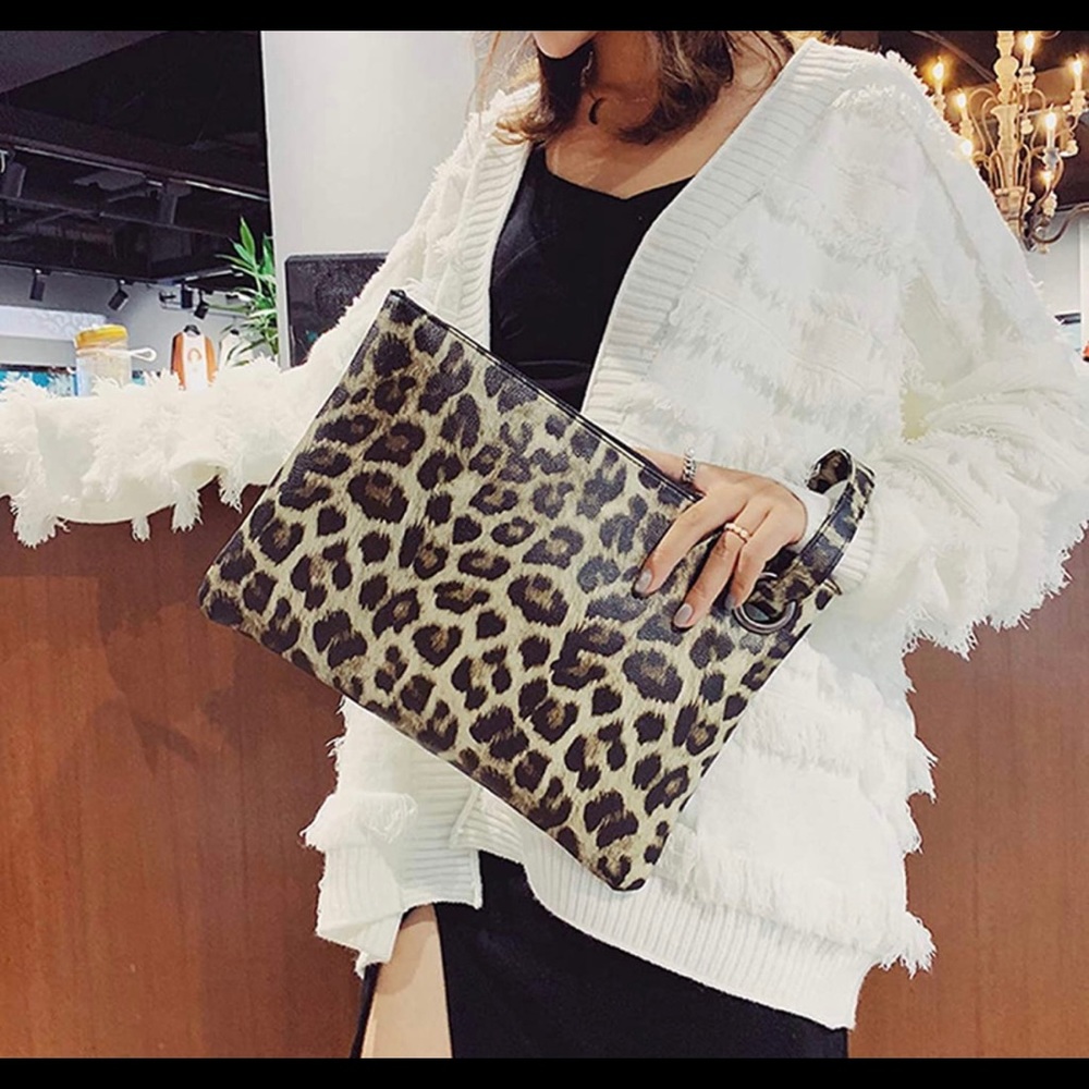 Leopard clutch